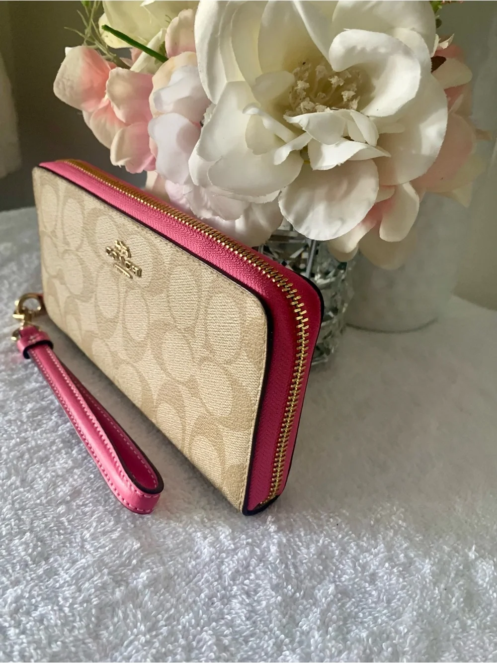Coach Long Zip Around Wallet Signature Canvas Detachable Wrist-strap Pink/Cream